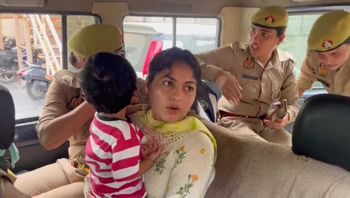 सीमा हैदर के बाद अब बांग्लादेश की सानिया अख्तर बच्चे को लेकर पहुंची नोएडा